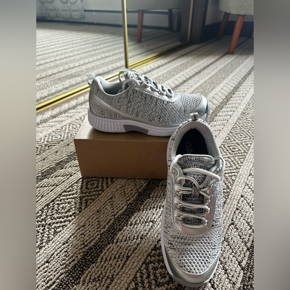 NIB Orthofeet Sandy Silver Athletic Shoes. Size 7.5